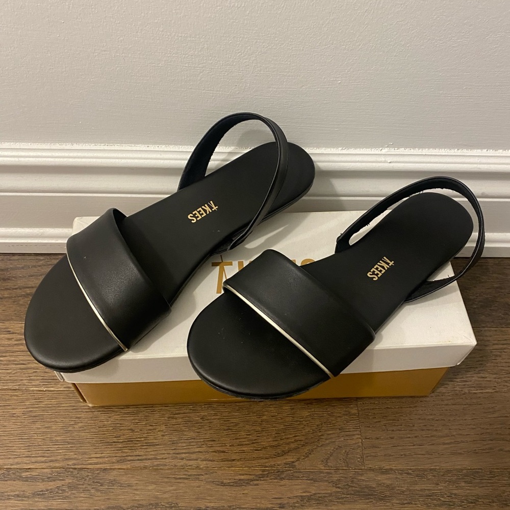 T KEES leather fiat sandals